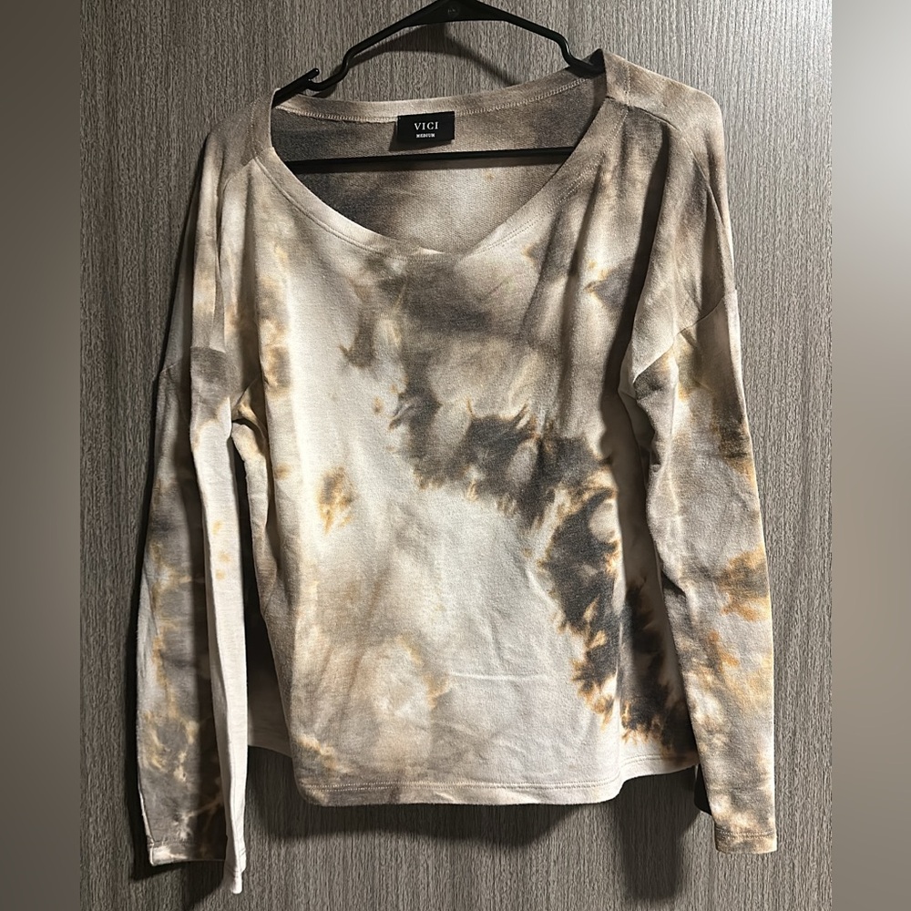 VICI long sleeved top